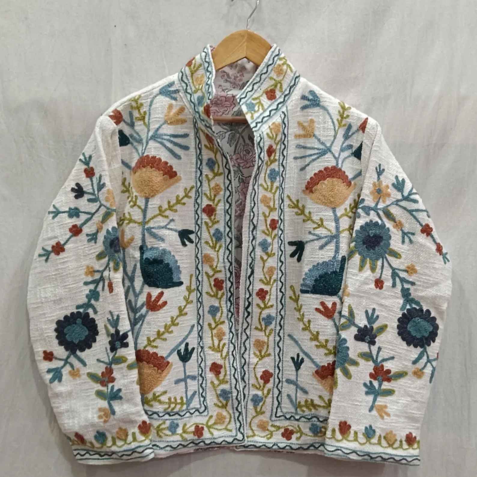Handmade Embroidered White Suzani Tnt Cotton Jacket